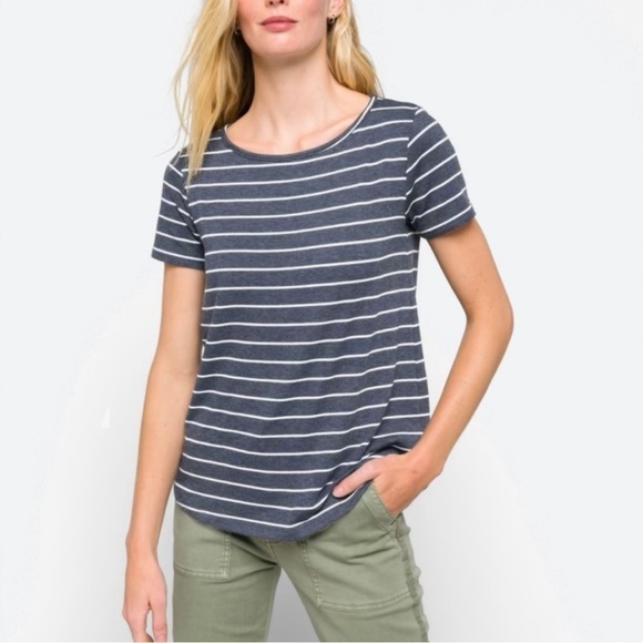 Women’s PINK CLOVER Daisee Button Back Detail Knit Tee
Size XL | Navy - Picture 2 of 15